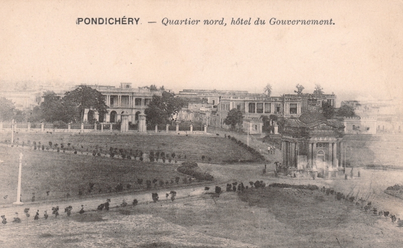 02-16 - Pondichery - place et hotel gouvernement - 1